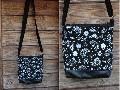 Fekete-fehr kismret tska, 6x20x21 cm Kvl 2 zseb, bell 1 zseb. llthat puha vllpnt (nem heveder!!!) 5400.-